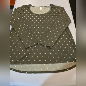 LuLaRoe Olive Blouse with White Accents (5c25)